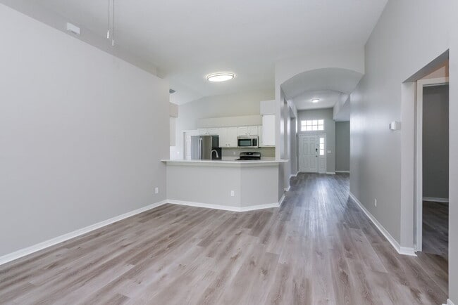 Building Photo - 1614 Wakefield Dr