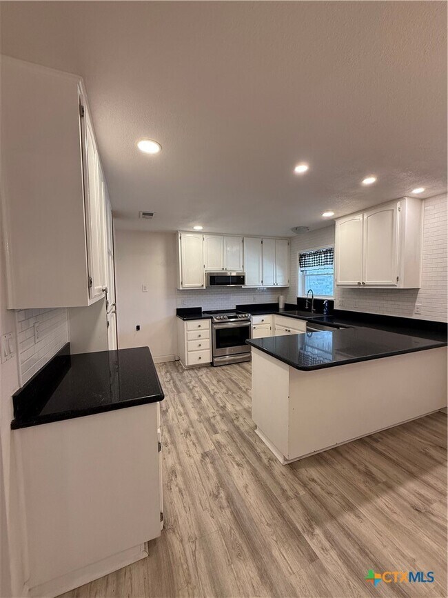 Foto del edificio - 1211 Clearwater Dr