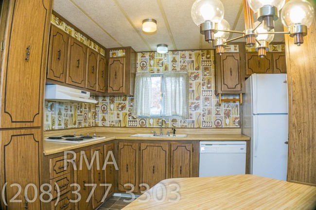 Building Photo - 2 Bedroom Double Wide Trailer on the Bench