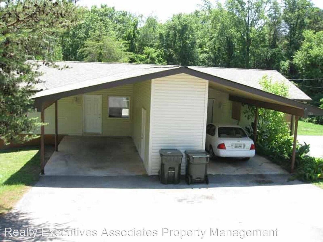 Primary Photo - 440 Cherokee Heights Dr