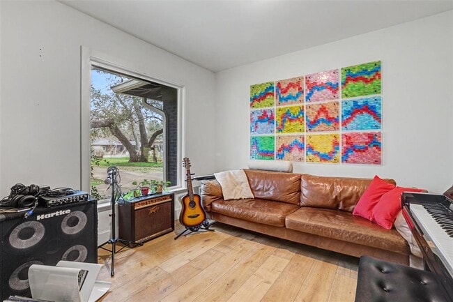 Foto del edificio - 5803 Shoal Creek Blvd