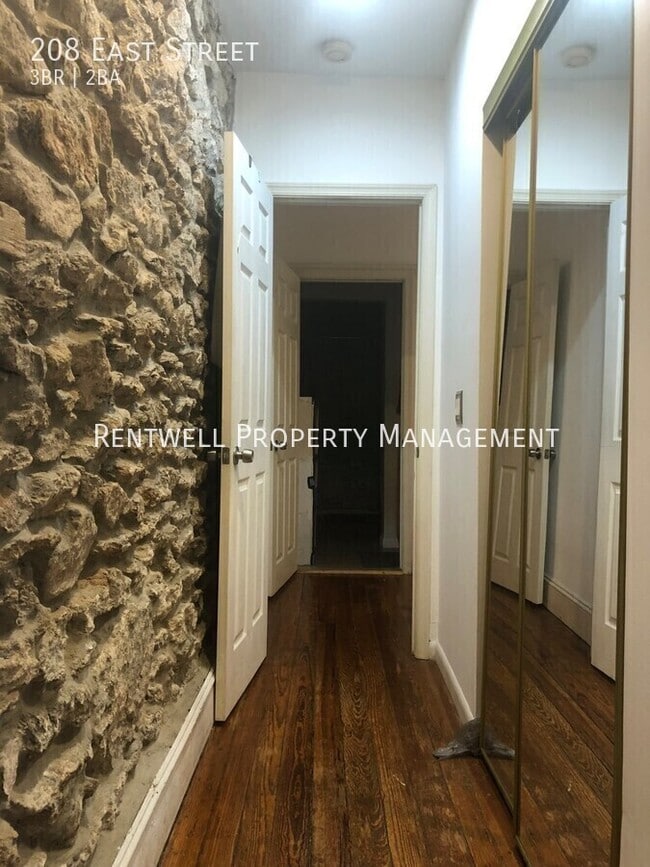 Building Photo - 208 East St
