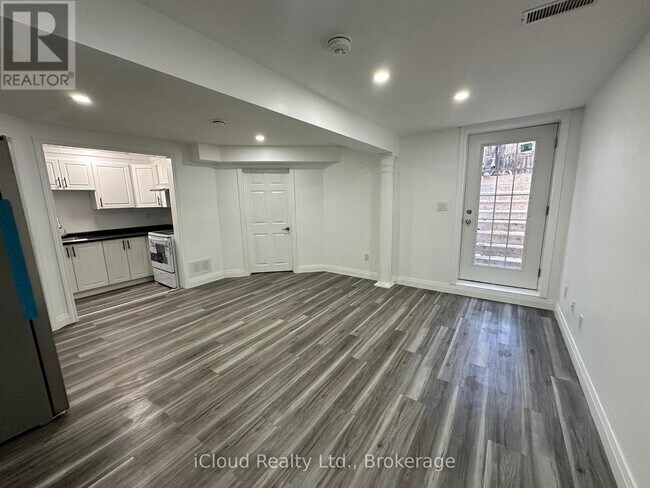 Photo du bâtiment - 65 Periwinkle Way