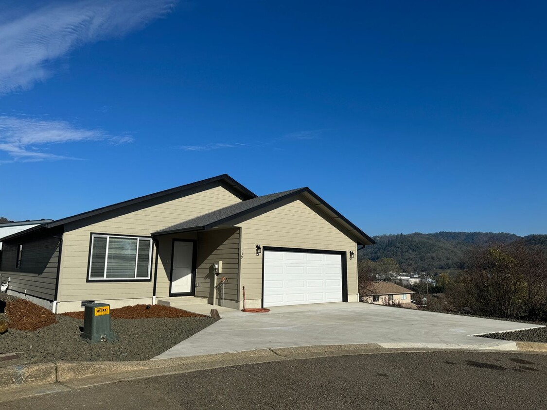 Primary Photo - Brand New 3 Bed 2 Bath Home In Roseburg