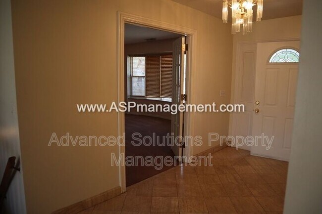 Foto del edificio - 6837 Creekcove Way