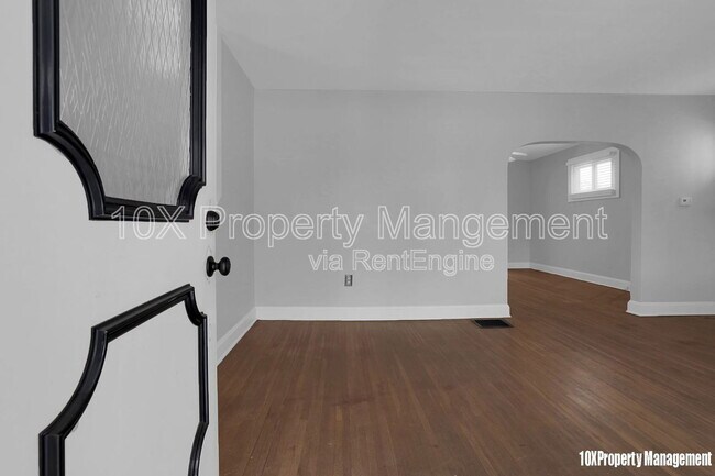 Foto del edificio - 563 S Burgess Ave
