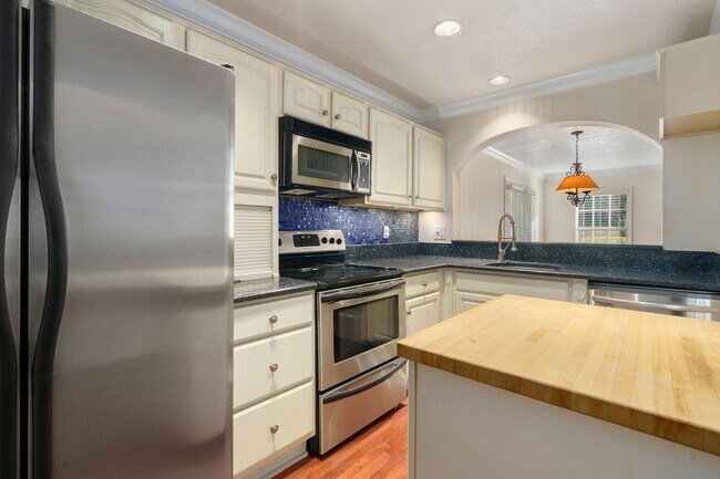 Foto del edificio - 2 bedroom, 2.5 bathroom in the Milk Distri...