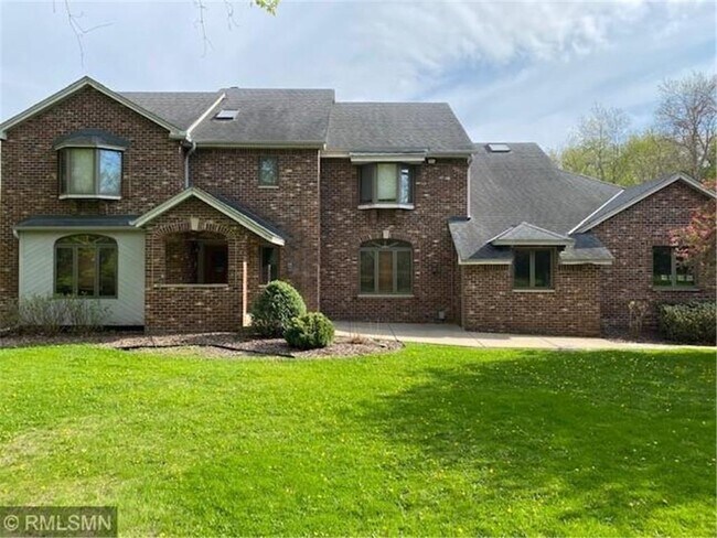 Building Photo - 17135 Beverly Dr