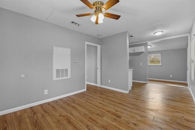 Building Photo - 620 E Gandy St