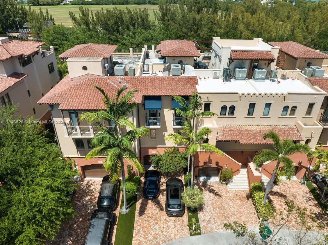 Foto principal - 6222 Paradise Point Dr