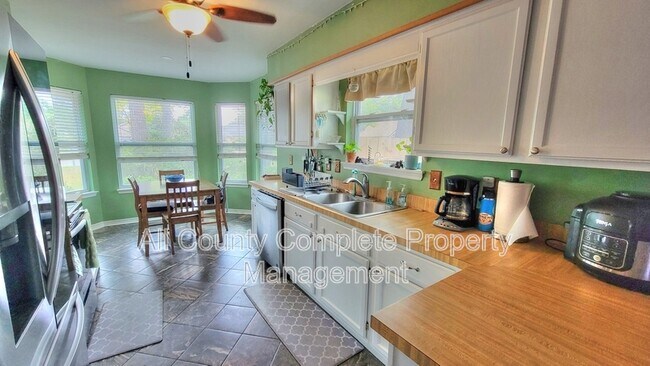 Building Photo - 3593 Mandarin Woods Dr N
