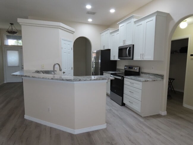 Building Photo - Spacious 4 Bedroom Pool Home Plus Addition...