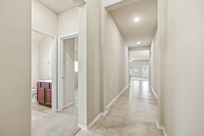 Foto del edificio - 7126 Whitlow Wonder Ln