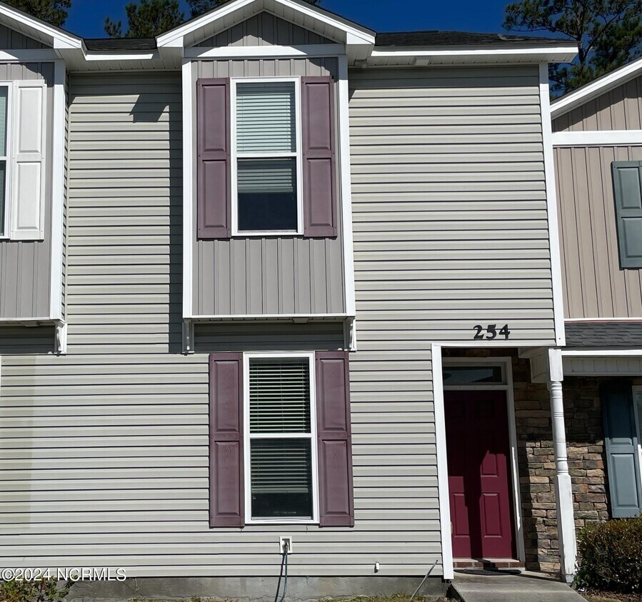 254 Caldwell Loop, Jacksonville, NC 28546 Townhome Rentals in