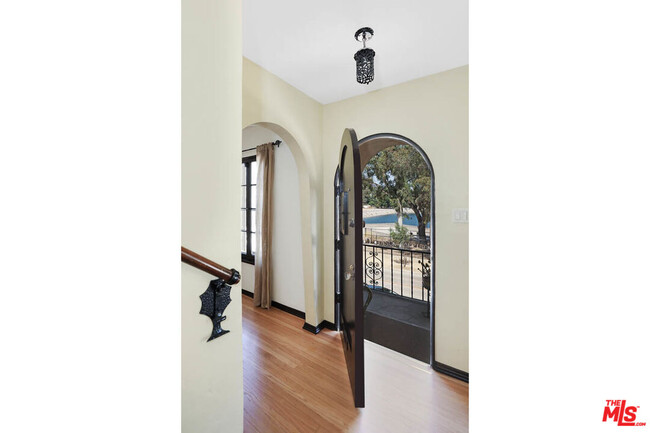 Foto del edificio - 2321 W Silver Lake Dr