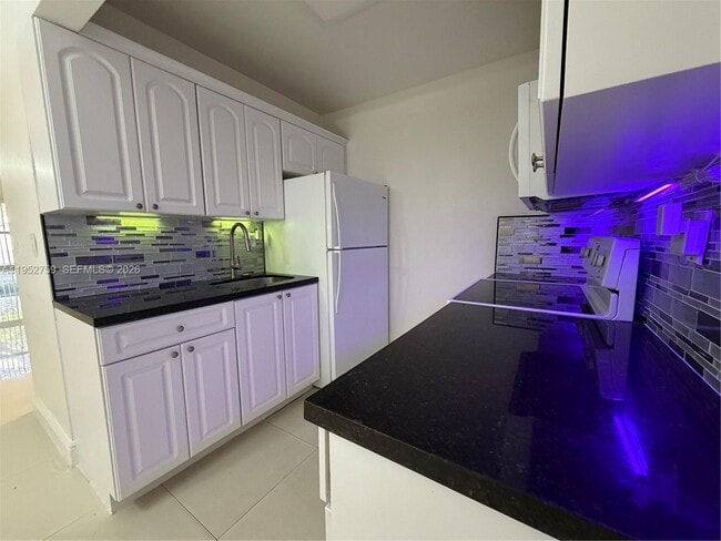 Building Photo - 400 Minorca Ave