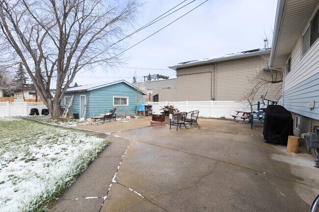 Photo du bâtiment - 6039-618A 18a St SE