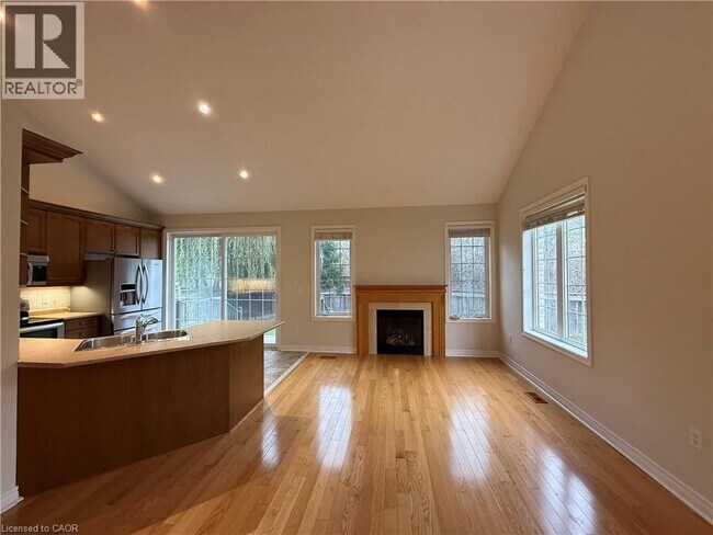 Building Photo - 4210 Saunders Crescent