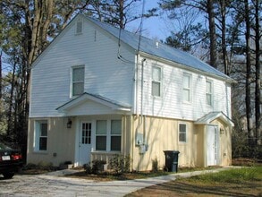 Building Photo - 190.5 Windsor Ct