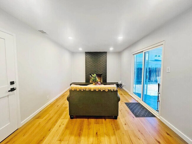 Foto del edificio - REMODELED 3 Bed 2 Bath Gorgeous home in Pi...