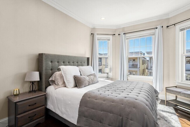 Foto del edificio - 1048 Saratoga St