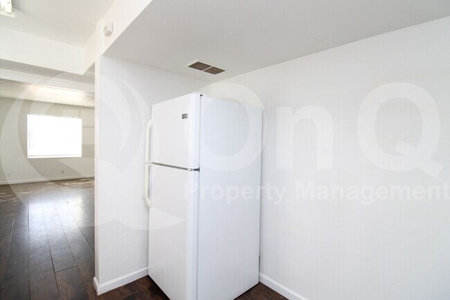 Foto del edificio - 406 E 4th St