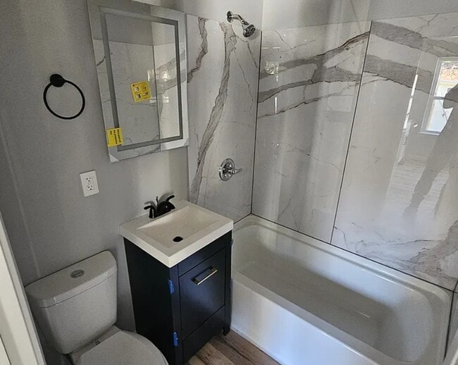 Building Photo - 148 Park Lane