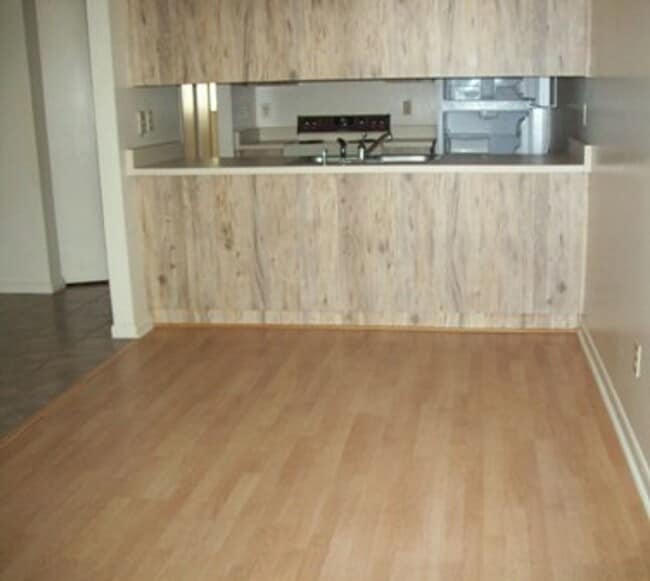 Building Photo - 670 SE 28th Pl