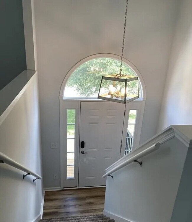 Building Photo - 129 Ridgewood Cir