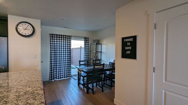 Building Photo - 920 S 25 E