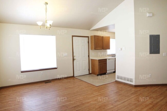 Building Photo - 518 S Howes St