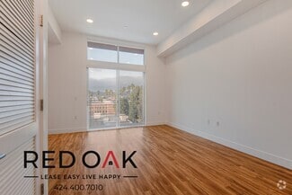 Building Photo - 453 S Kenmore Ave