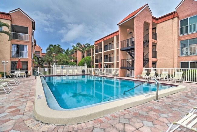 Foto del edificio - 8931 Blind Pass Rd