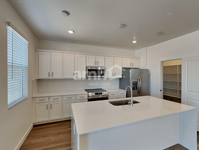 Building Photo - 6485 E Paseo Baranda