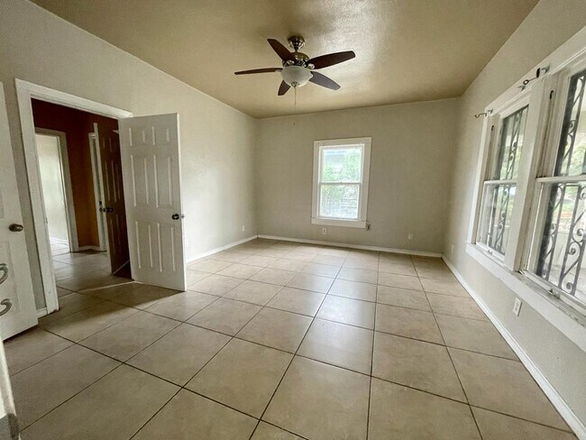 Foto del edificio - 1432 W Levee St
