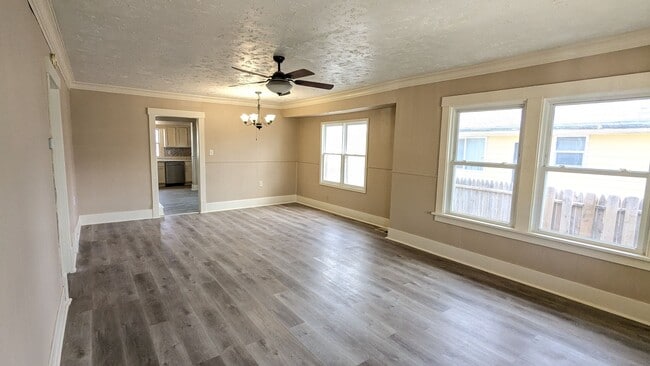 Building Photo - Bonus rooms galore in updated West End home!