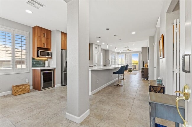 Foto del edificio - Modern Summerlin 2 Bedroom Condo with Garage - Fully Furnished