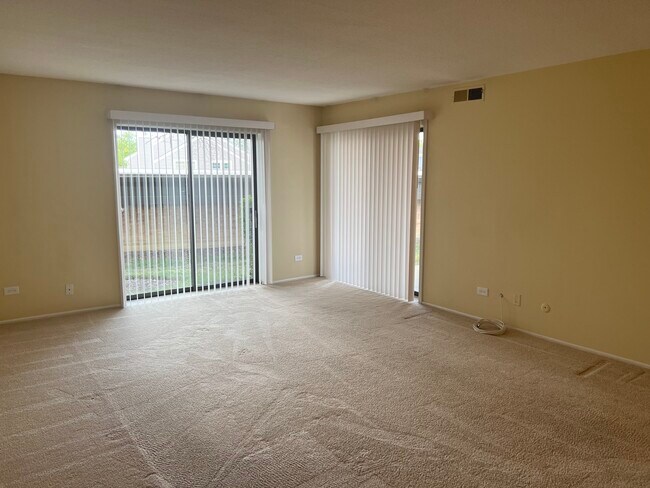 Foto del edificio - 1265 N Sterling Ave