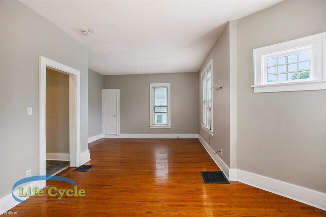 Foto del edificio - 2 br, 1 bath Triplex - 248 Henry Ave SE