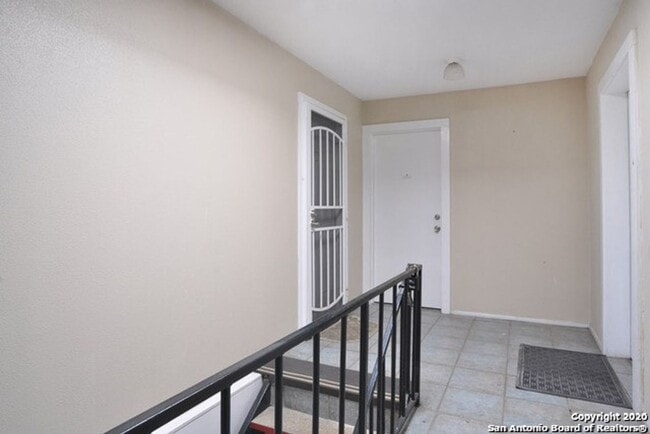 Building Photo - Beautiful Condo!
