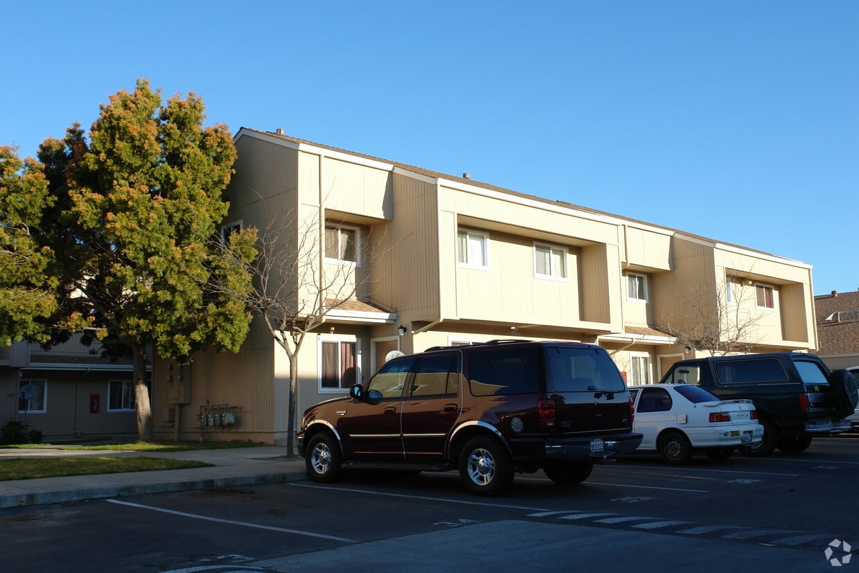Building Photo - Tesoros del Campos