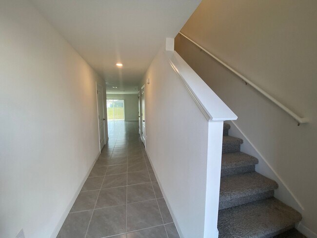 Foto del edificio - 3 Bedroom 2.5 Bath Townhouse in Harmony West for RENT!