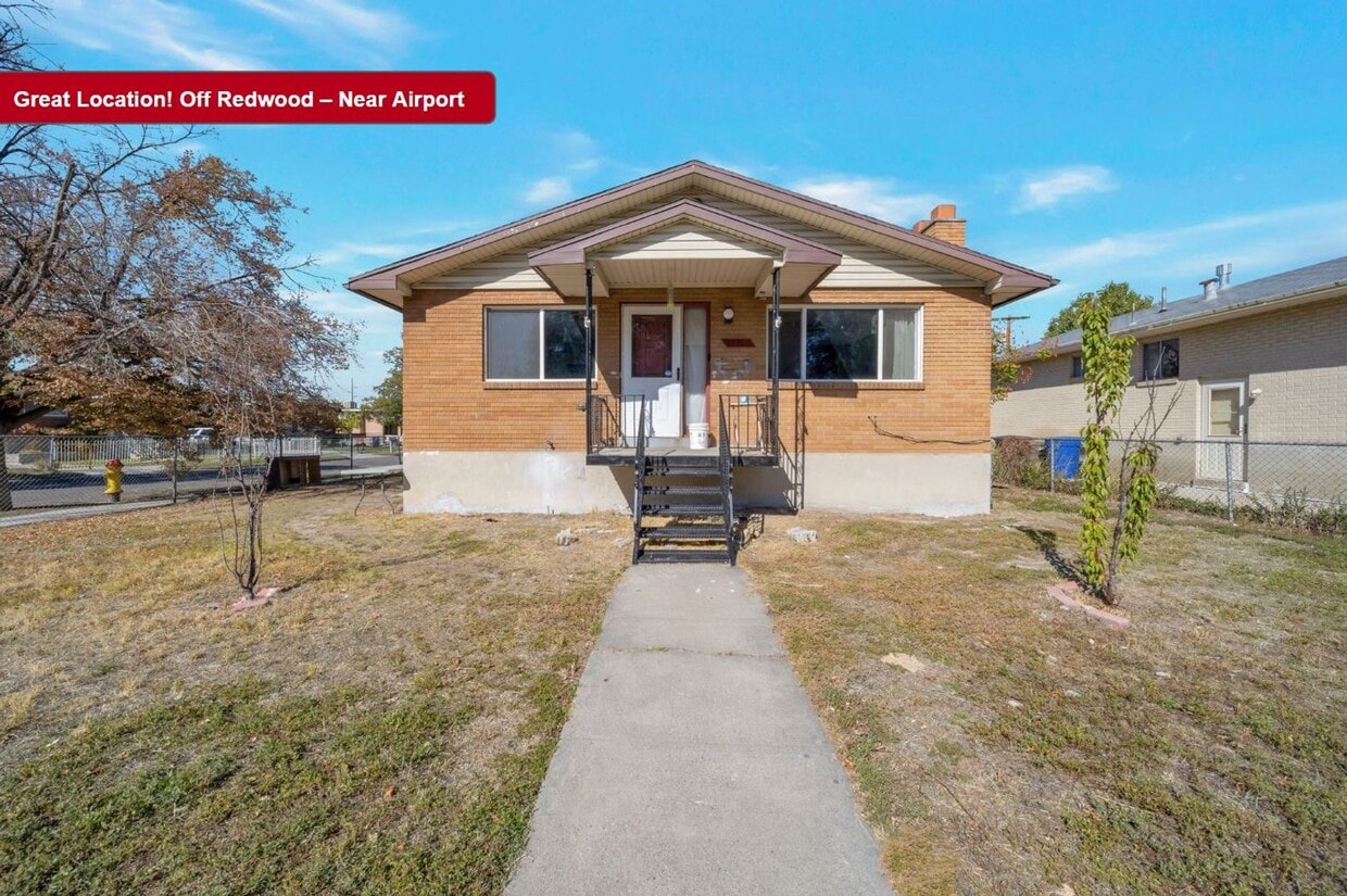 Remodeled Bungalow Style Home w/ Basement - Remodeled Bungalow Style Home w/ Basement