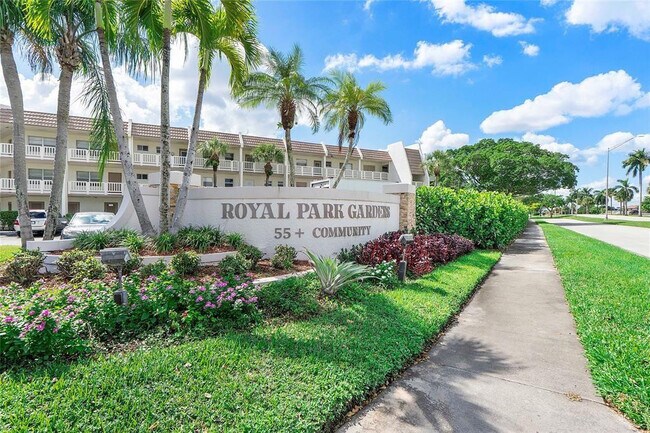 Foto del edificio - 6890 Royal Palm Blvd
