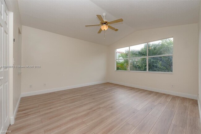 Building Photo - 4 br, 2.5 bath House - 924 Opal Ter 1