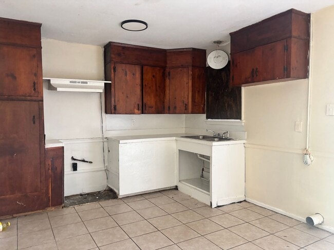 Building Photo - 318 Queen Marie Ln