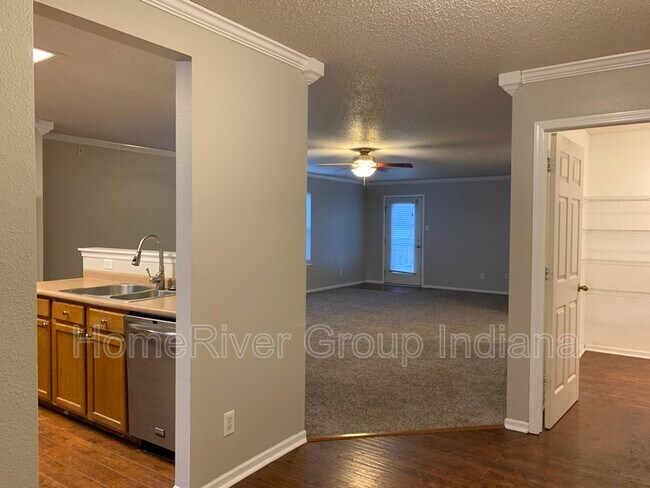 Foto del edificio - 5676 N Plymouth Ct