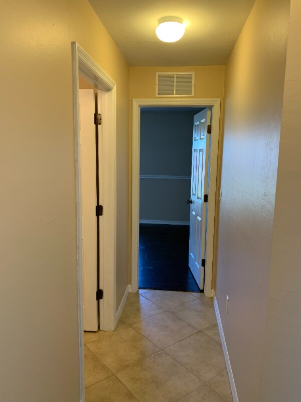 Building Photo - 1902 NW 14th Terrace