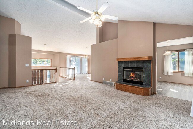 Building Photo - 3 br, 2 bath House - 14111 S 33rd Ave.