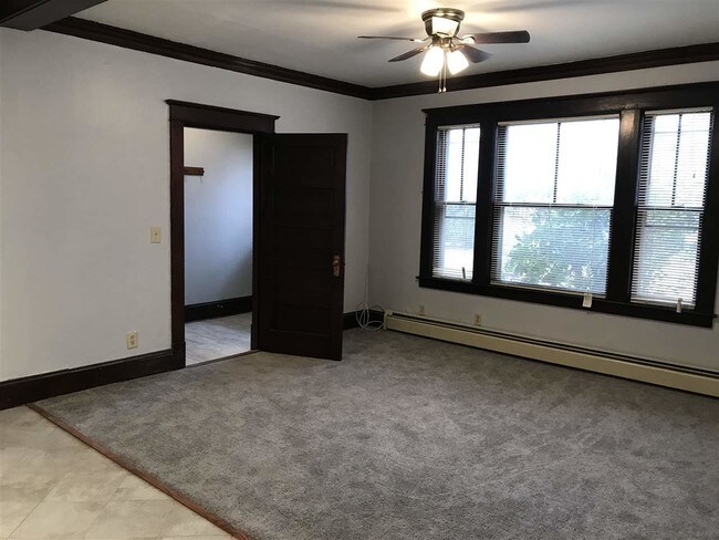 Building Photo - 58 Blossom St